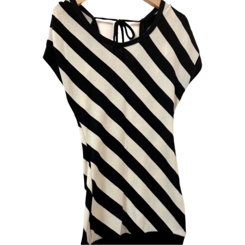Timing: Women’s black and white tunic top. Stripe
